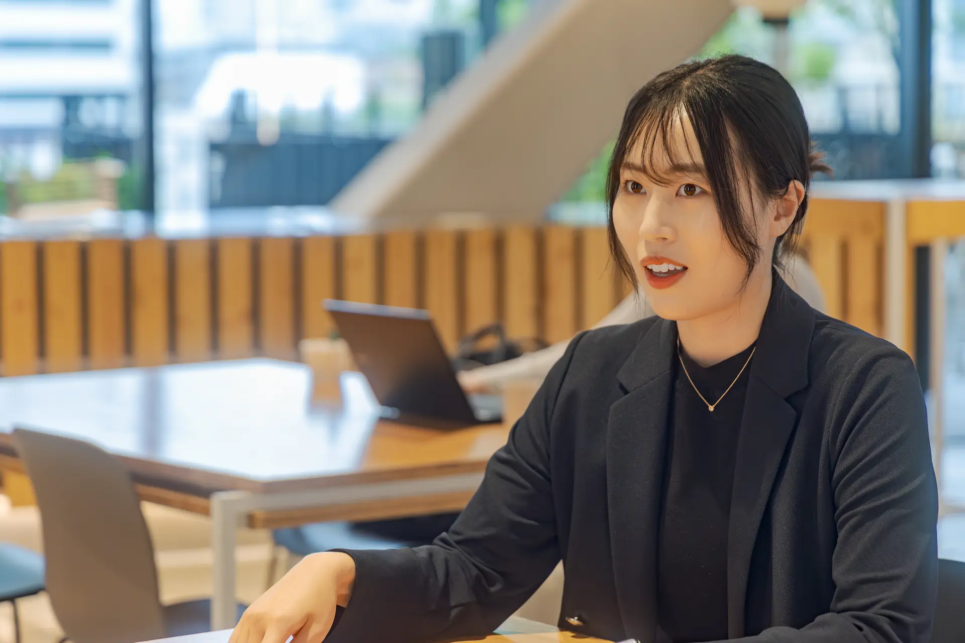 小澤さんの写真（サブビジュアル2）